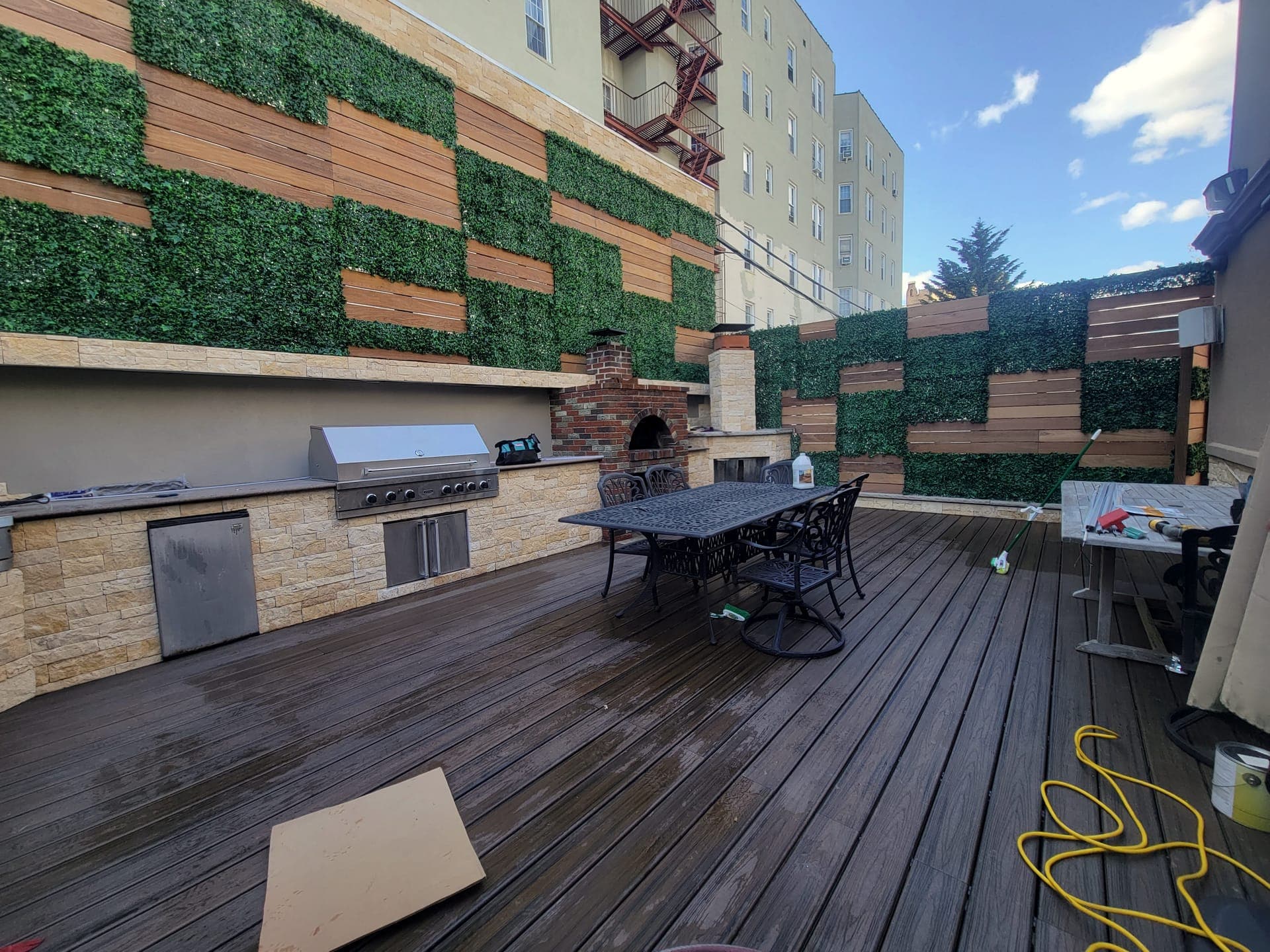 Rooftop Privacy Wall — after: Finished boxwood and IPE wall